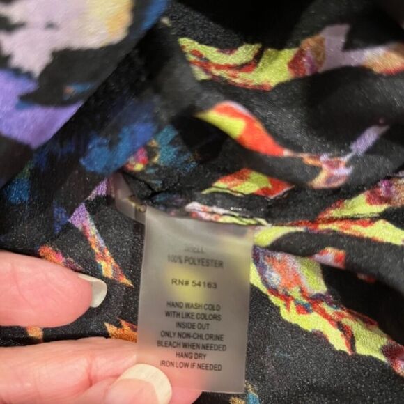 Calvin Klein Button Front Top Silky Abstract Artsy Black Blue Red Size Large - Picture 10 of 13